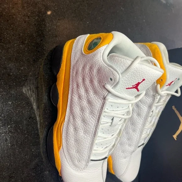 Sz 7 Retro 13s white & yellow nwb